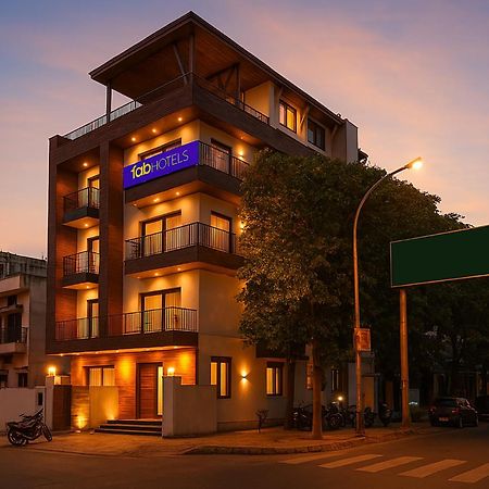 Fabhotel F9 Sector 19 Noida Eksteriør bilde