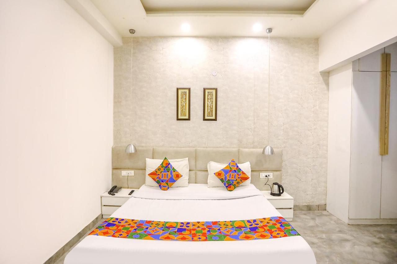 Fabhotel F9 Sector 19 Noida Eksteriør bilde