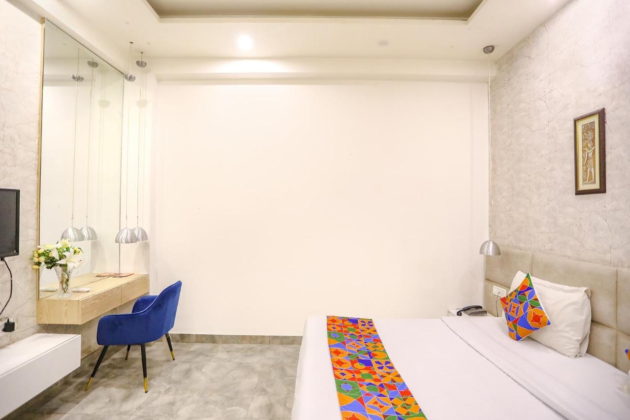 Fabhotel F9 Sector 19 Noida Eksteriør bilde