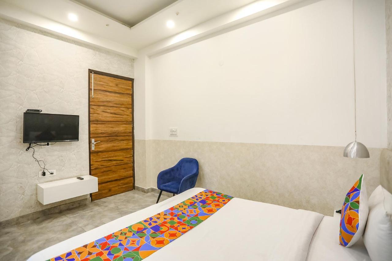 Fabhotel F9 Sector 19 Noida Eksteriør bilde